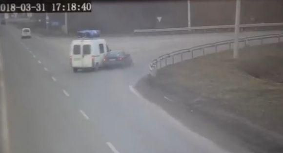 Новини Вінниці - фото з Біля «Макдональдсу» молодик гамселив ногами хлопця. Відео Ситуаційного центру Біля «Макдональдсу» молодик гамселив ногами хлопця. Відео Ситуаційного центру, фото №2 на сайті 20minut.ua