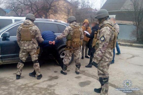 Трьох кам'янчан, які незаконно продавали зброю, взяли під варту, фото №2 на сайті vsim.ua