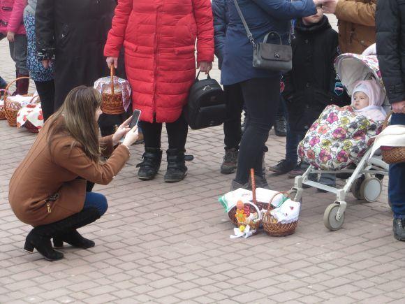 В костелі на Виставці римо-католики посвятили великодні кошики (ФОТО), фото №6 на сайті vsim.ua