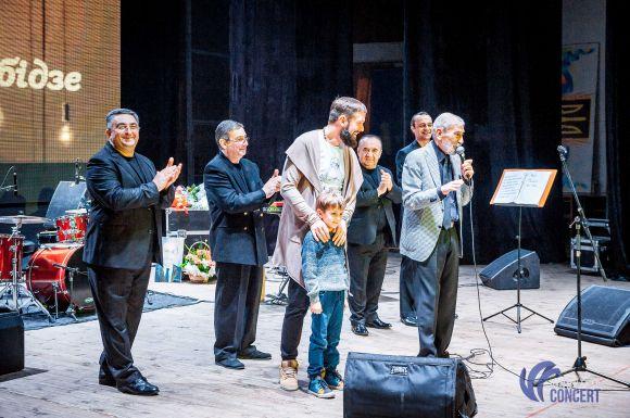 Новини Вінниці - фото з Вахтангу Кикабидзе скоро 80, «Мимино» - уже 40. О чем сейчас мечтает легендарный грузин? Вахтангу Кикабидзе скоро 80, «Мимино» - уже 40. О чем сейчас мечтает легендарный грузин?, фото №10 на сайті 20minut.ua