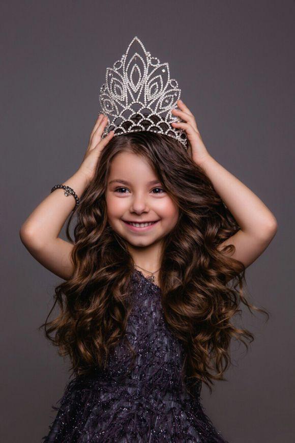 Новини Вінниці - фото з Вінничанка Адель Череватова отримала титул Міні Топ-Модель України Вінничанка Адель Череватова отримала титул Міні Топ-Модель України, фото №1 на сайті 20minut.ua