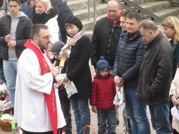 В костелі на Виставці римо-католики посвятили великодні кошики (ФОТО), фото №7 на сайті vsim.ua
