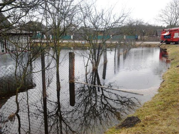 Житомирщина "пливе" - рятувальники відкачують воду, фото №2 на сайті 20minut.ua