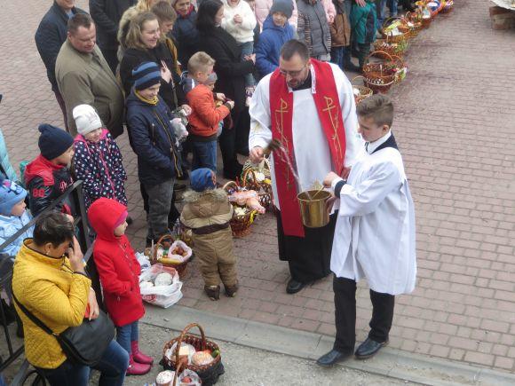 В костелі на Виставці римо-католики посвятили великодні кошики (ФОТО), фото №10 на сайті vsim.ua