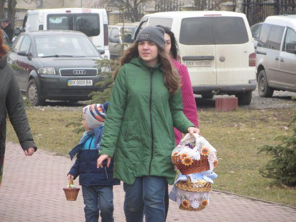 В костелі на Виставці римо-католики посвятили великодні кошики (ФОТО), фото №2 на сайті vsim.ua