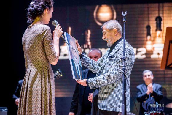 Новини Вінниці - фото з Вахтангу Кикабидзе скоро 80, «Мимино» - уже 40. О чем сейчас мечтает легендарный грузин? Вахтангу Кикабидзе скоро 80, «Мимино» - уже 40. О чем сейчас мечтает легендарный грузин?, фото №31 на сайті 20minut.ua