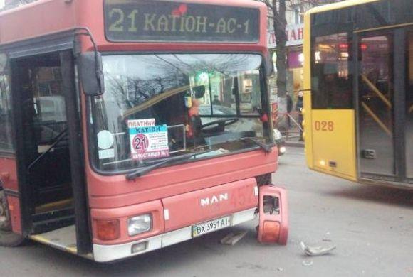 Новини Хмельницького - фото з Хроніка ДТП у Хмельницькому: перша смерть на дорозі і двоє збитих пішоходів Хроніка ДТП у Хмельницькому: перша смерть на дорозі і двоє збитих пішоходів, фото №1 на сайті vsim.ua