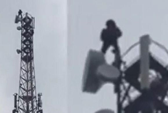 Новини Вінниці - фото з «Пачку цигарок – і злізу» . Як поліція кілька годин вмовляла чоловіка не стрибати з 55-метрової вежі «Пачку цигарок – і злізу» . Як поліція кілька годин вмовляла чоловіка не стрибати з 55-метрової вежі, фото №1 на сайті 20minut.ua