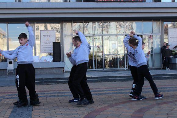 Новини Вінниці - фото з Фестиваль зарядки. Спортивні школи змагалися у танцювальному батлі Фестиваль зарядки. Спортивні школи змагалися у танцювальному батлі, фото №2 на сайті 20minut.ua