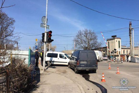 Новини Хмельницького - фото з Проскочив на червоний: двоє людей постраждали внаслідок ДТП на Толстого Проскочив на червоний: двоє людей постраждали внаслідок ДТП на Толстого, фото №1 на сайті vsim.ua