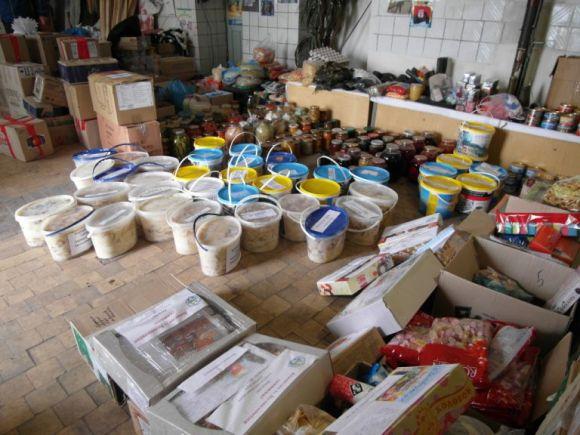 Новини Хмельницького - фото з Домашні смаколики та одяг: волонтери з Ізяславщини вирушили на Схід з великодніми гостинцями Домашні смаколики та одяг: волонтери з Ізяславщини вирушили на Схід з великодніми гостинцями, фото №2 на сайті vsim.ua