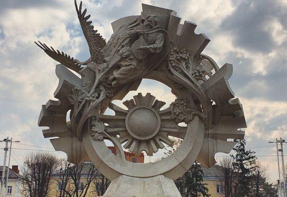 На що приречені дивитись хмельницькі статуї?, фото №4 на сайті vsim.ua