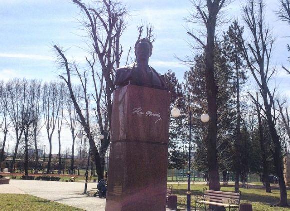 На що приречені дивитись хмельницькі статуї?, фото №8 на сайті vsim.ua