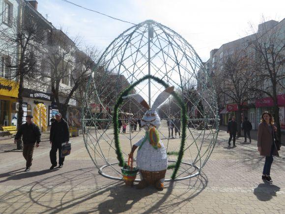 Новини Хмельницького - фото з Фото дня: на Проскурівській засвітять триметрове великоднє яйце Фото дня: на Проскурівській засвітять триметрове великоднє яйце, фото №1 на сайті vsim.ua