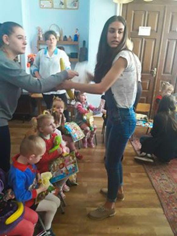 Студенти Кам’янця привітали з Великоднем дітей спеціалізованого санаторію, фото №3 на сайті 20minut.ua