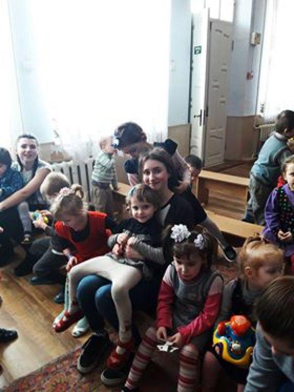 Студенти Кам’янця привітали з Великоднем дітей спеціалізованого санаторію, фото №4 на сайті 20minut.ua
