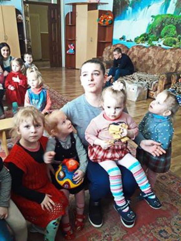 Студенти Кам’янця привітали з Великоднем дітей спеціалізованого санаторію, фото №2 на сайті 20minut.ua