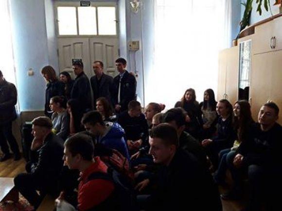 Студенти Кам’янця привітали з Великоднем дітей спеціалізованого санаторію, фото №1 на сайті 20minut.ua