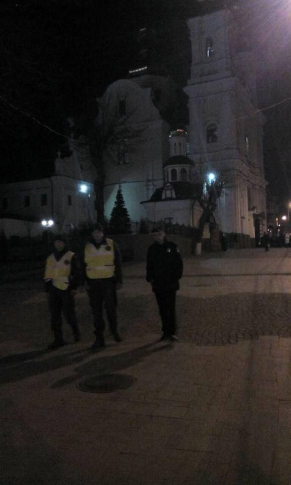 Новини Вінниці - фото з Порядок у Великодню ніч: півсотні військових та більше тисячі поліцейських Порядок у Великодню ніч: півсотні військових та більше тисячі поліцейських, фото №1 на сайті 20minut.ua