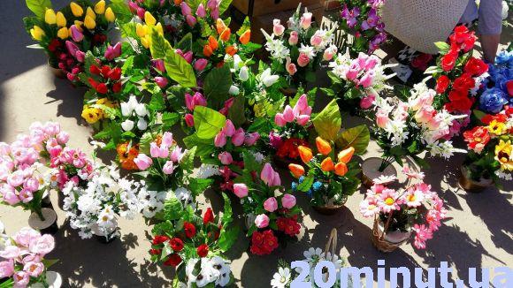 Тернополян закликають не нести на могили штучних квітів, фото №4 на сайті 20minut.ua