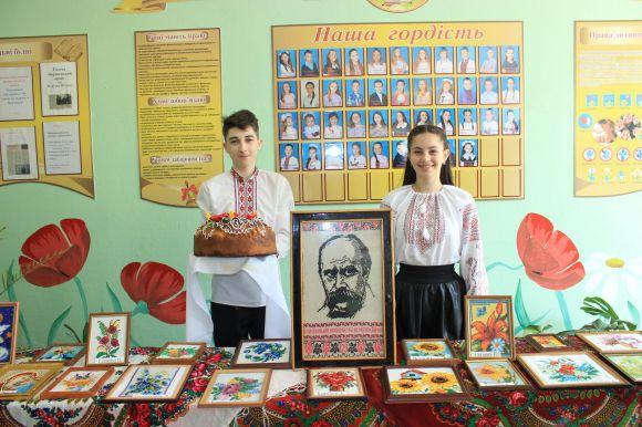 Новини Вінниці - фото з Розкупили всі «Кобзарі» Шевченка у книгарні на Вінниччині. Для чого? Розкупили всі «Кобзарі» Шевченка у книгарні на Вінниччині. Для чого?, фото №3 на сайті 20minut.ua