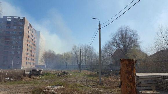 Новини Хмельницького - фото з Хмельницький затягнуло димом від палаючої трави Хмельницький затягнуло димом від палаючої трави, фото №2 на сайті vsim.ua