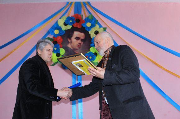 Новини Вінниці - фото з Розкупили всі «Кобзарі» Шевченка у книгарні на Вінниччині. Для чого? Розкупили всі «Кобзарі» Шевченка у книгарні на Вінниччині. Для чого?, фото №2 на сайті 20minut.ua