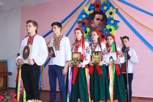 Новини Вінниці - фото з Розкупили всі «Кобзарі» Шевченка у книгарні на Вінниччині. Для чого? Розкупили всі «Кобзарі» Шевченка у книгарні на Вінниччині. Для чого?, фото №9 на сайті 20minut.ua