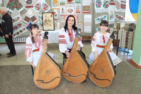 Новини Вінниці - фото з Розкупили всі «Кобзарі» Шевченка у книгарні на Вінниччині. Для чого? Розкупили всі «Кобзарі» Шевченка у книгарні на Вінниччині. Для чого?, фото №5 на сайті 20minut.ua