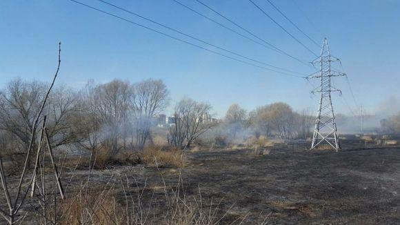 Новини Хмельницького - фото з Хмельницький затягнуло димом від палаючої трави Хмельницький затягнуло димом від палаючої трави, фото №3 на сайті vsim.ua