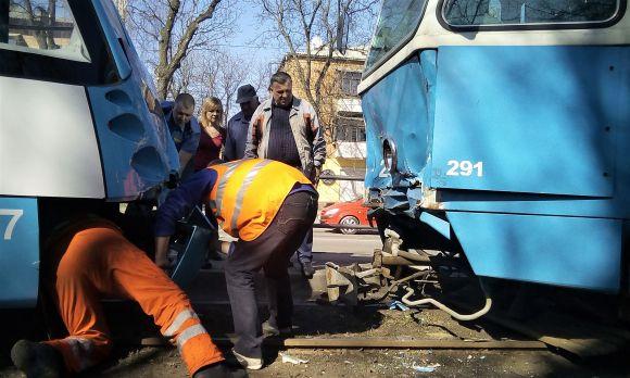 Новини Вінниці - фото з «Водій просто завтикав»: швейцарський трамвай в’їхав у WinVay (ФОТО ДНЯ) «Водій просто завтикав»: швейцарський трамвай в’їхав у WinVay (ФОТО ДНЯ), фото №5 на сайті 20minut.ua
