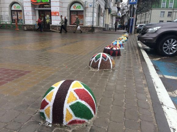 Новини Хмельницького - фото з Сотні яєць і пасхальні кролики. Як прикрасили міста України до Великодня Сотні яєць і пасхальні кролики. Як прикрасили міста України до Великодня, фото №15 на сайті vsim.ua