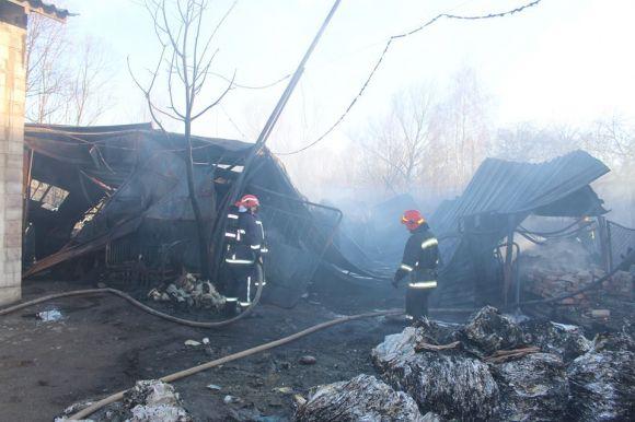 Новини Хмельницького - фото з Пожежі у Хмельницькому: горів склад на Курчатова і очерет на Зарічанській Пожежі у Хмельницькому: горів склад на Курчатова і очерет на Зарічанській, фото №1 на сайті vsim.ua