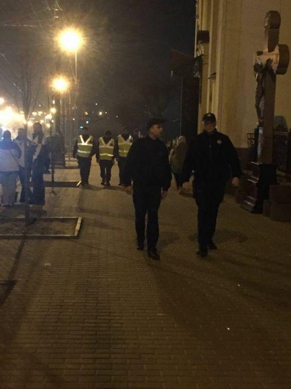 Новини Вінниці - фото з Порядок у Великодню ніч: півсотні військових та більше тисячі поліцейських Порядок у Великодню ніч: півсотні військових та більше тисячі поліцейських, фото №2 на сайті 20minut.ua