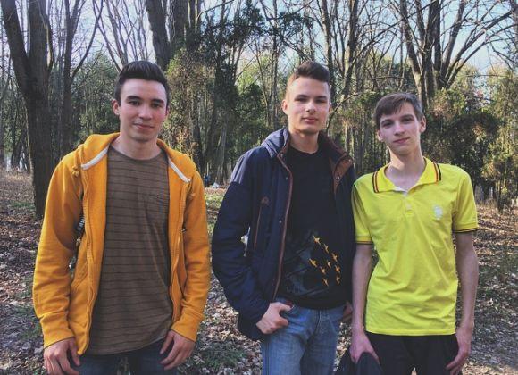 Новини Хмельницького - фото з Хмельничани відсвяткували Великдень на природі. Їли шашлик і грали у футбол Хмельничани відсвяткували Великдень на природі. Їли шашлик і грали у футбол, фото №4 на сайті vsim.ua