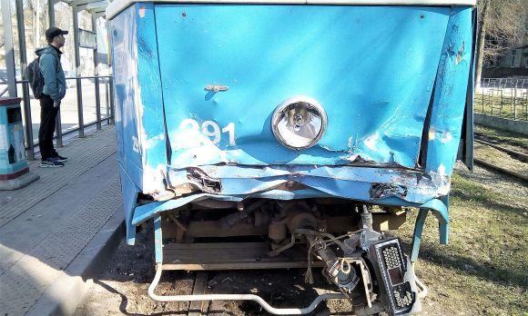 Новини Вінниці - фото з «Водій просто завтикав»: швейцарський трамвай в’їхав у WinVay (ФОТО ДНЯ) «Водій просто завтикав»: швейцарський трамвай в’їхав у WinVay (ФОТО ДНЯ), фото №1 на сайті 20minut.ua