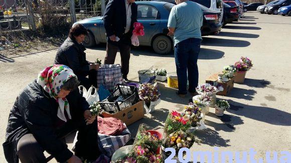 Тернополян закликають не нести на могили штучних квітів, фото №2 на сайті 20minut.ua