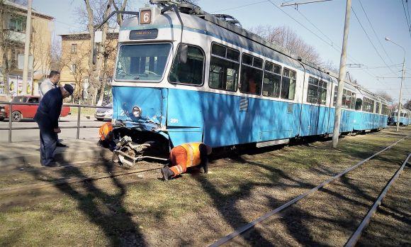 Новини Вінниці - фото з «Водій просто завтикав»: швейцарський трамвай в’їхав у WinVay (ФОТО ДНЯ) «Водій просто завтикав»: швейцарський трамвай в’їхав у WinVay (ФОТО ДНЯ), фото №6 на сайті 20minut.ua