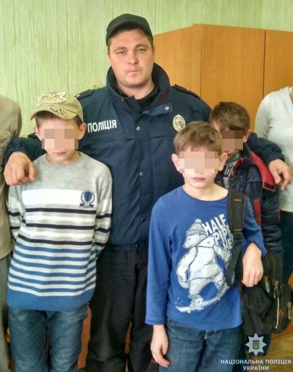 Новини Житомира - фото з У Житомирському районі поліція повернула додому трьох юних втікачів У Житомирському районі поліція повернула додому трьох юних втікачів, фото №1 на сайті 20minut.ua