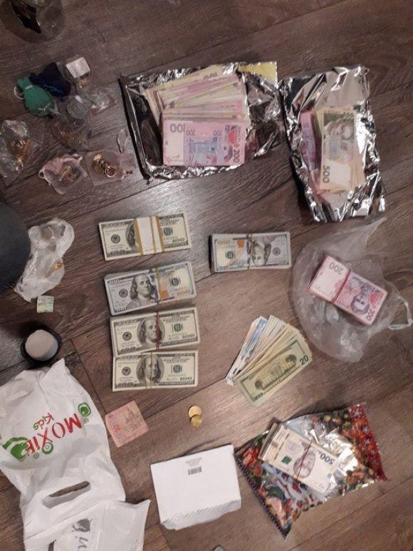 Новини Вінниці - фото з СБУ викрила на хабарі заступника прокурора Вінниччини. Він “закрив очі” за 6 тисяч доларів СБУ викрила на хабарі заступника прокурора Вінниччини. Він “закрив очі” за 6 тисяч доларів, фото №3 на сайті 20minut.ua