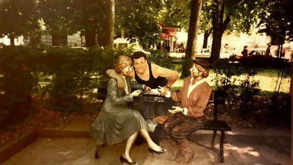 Новини Тернополя - фото з Як колись виглядала скульптура "Випадкова зустріч" у Тернополі Як колись виглядала скульптура "Випадкова зустріч" у Тернополі, фото №1 на сайті 20minut.ua