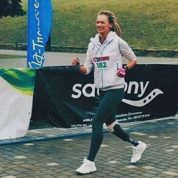 Новини Вінниці - фото з Називає себе «кіборгом» і бігає напівмарафони на одній нозі Називає себе «кіборгом» і бігає напівмарафони на одній нозі, фото №3 на сайті 20minut.ua