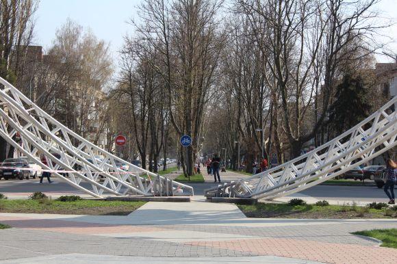 Новини Вінниці - фото з Постамент для МіГу на Космонавтів обшивають склопластиком Постамент для МіГу на Космонавтів обшивають склопластиком, фото №3 на сайті 20minut.ua