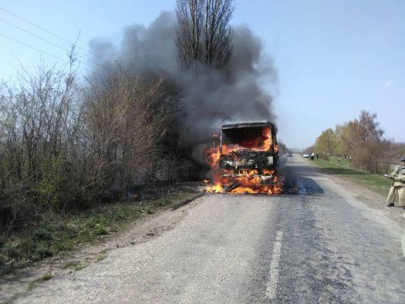 На Вінниччині вщент згорів пасажирський автобус, фото №2 на сайті 20minut.ua