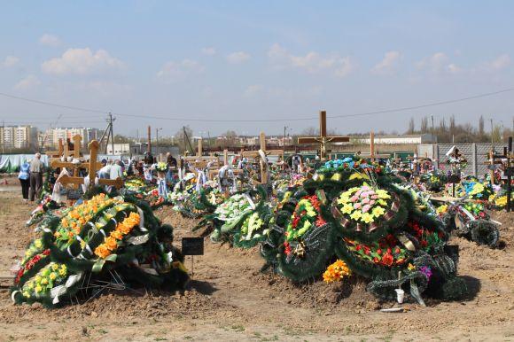 Новини Вінниці - фото з Без протестів і натовпу: перші проводи на новому цвинтарі у Сабарові Без протестів і натовпу: перші проводи на новому цвинтарі у Сабарові, фото №9 на сайті 20minut.ua