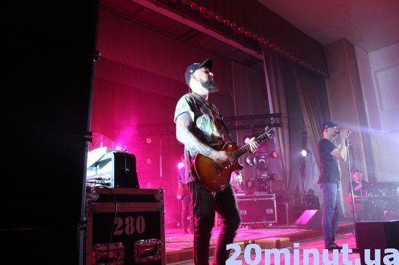 Новини Кам'янця-Подільського - фото з Як Кам’янець відривався під «Бумбокс» (ФОТО) Як Кам’янець відривався під «Бумбокс» (ФОТО), фото №5 на сайті 20minut.ua