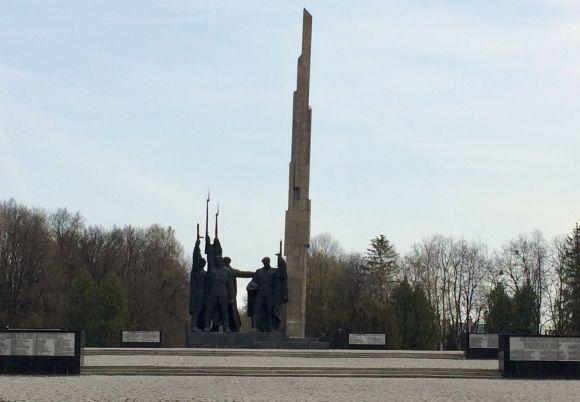 “Меморіал Слави” на Виставці: на ремонт обеліску з титану гроші не дають, фото №3 на сайті vsim.ua