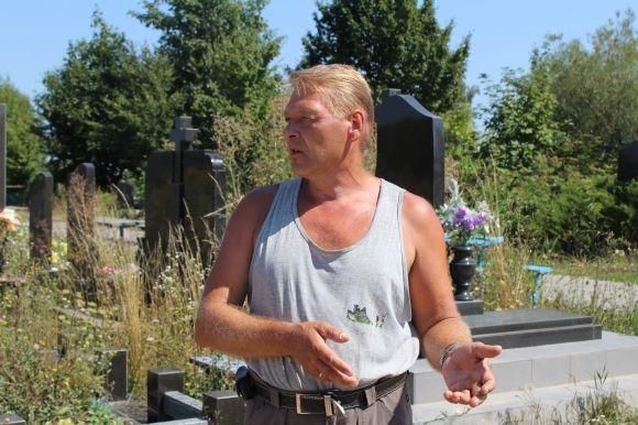 Новини Вінниці - фото з Без протестів і натовпу: перші проводи на новому цвинтарі у Сабарові Без протестів і натовпу: перші проводи на новому цвинтарі у Сабарові, фото №7 на сайті 20minut.ua