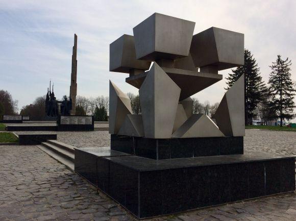 “Меморіал Слави” на Виставці: на ремонт обеліску з титану гроші не дають, фото №1 на сайті vsim.ua