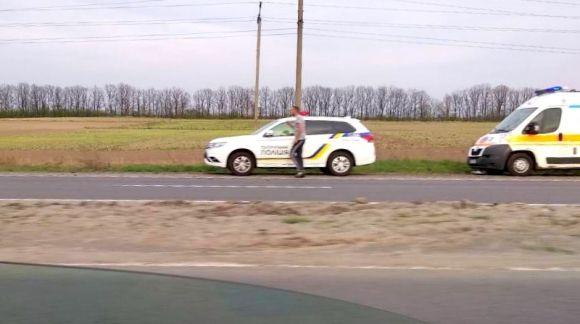 За «Гостевією» авто злетіло з дороги і кілька разів перекинулося. Що з водієм?, фото №5 на сайті 20minut.ua